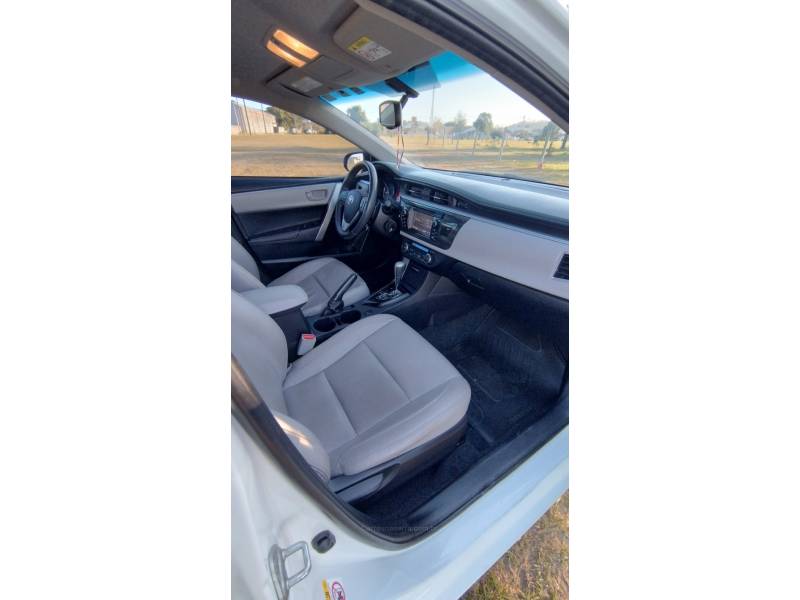 TOYOTA - COROLLA - 2016/2017 - Branca - R$ 92.900,00