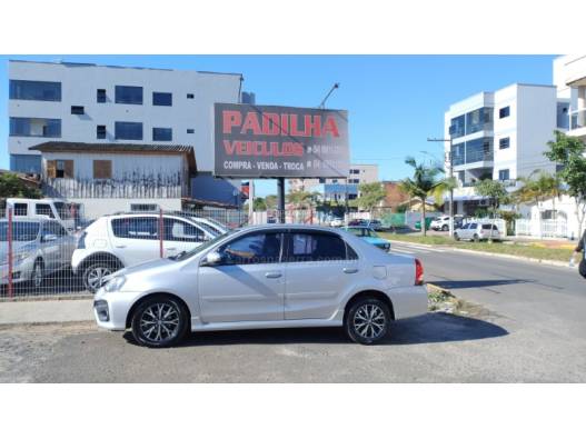 TOYOTA - ETIOS - 2016/2017 - Prata - R$ 63.900,00