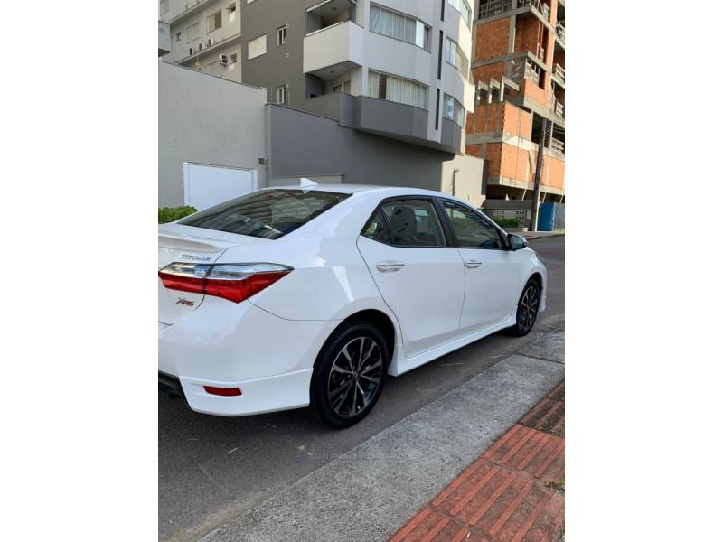 TOYOTA - COROLLA - 2018/2018 - Branca - R$ 110.000,00