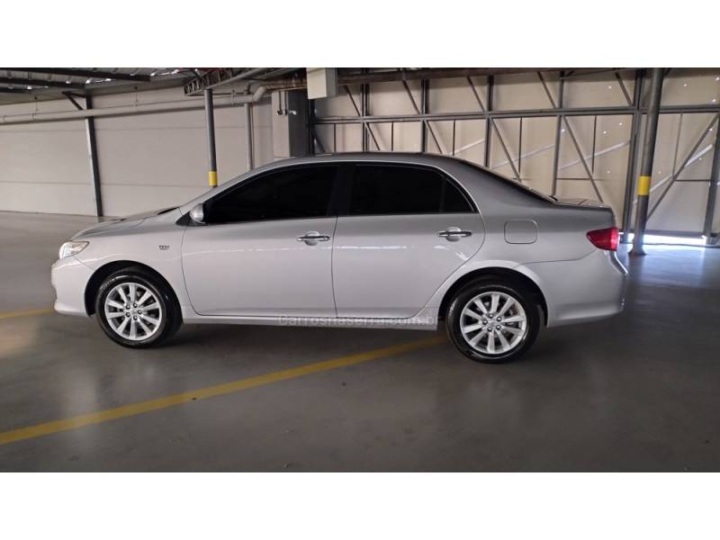 TOYOTA - COROLLA - 2009/2010 - Prata - R$ 58.900,00