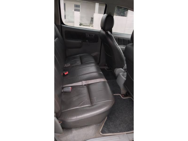 TOYOTA - HILUX - 2010/2010 - Prata - R$ 90.000,00