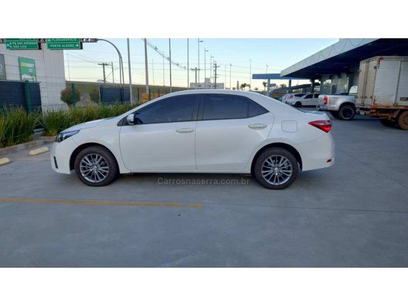 TOYOTA - COROLLA - 2016/2017 - Branca - R$ 92.900,00