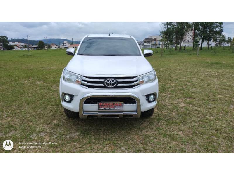 TOYOTA - HILUX - 2020/2020 - Branca - R$ 190.000,00