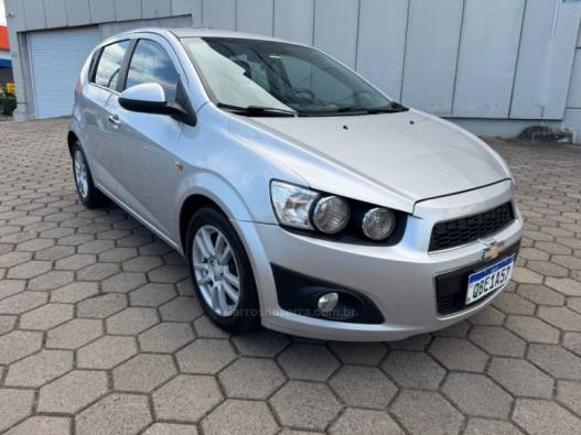 CHEVROLET - SONIC - 2013/2014 - Prata - R$ 40.000,00