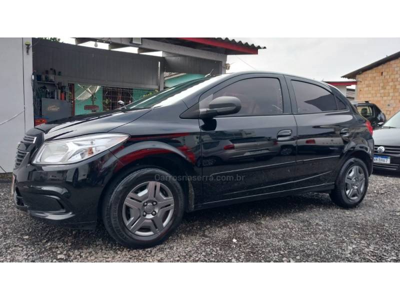CHEVROLET - ONIX - 2014/2015 - Preta - R$ 43.900,00