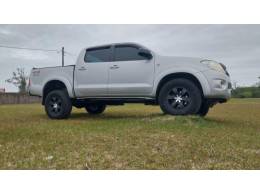 TOYOTA - HILUX - 2010/2010 - Prata - R$ 90.000,00