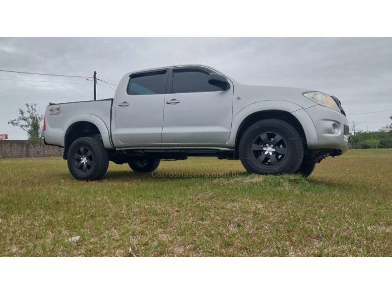 TOYOTA - HILUX - 2010/2010 - Prata - R$ 90.000,00