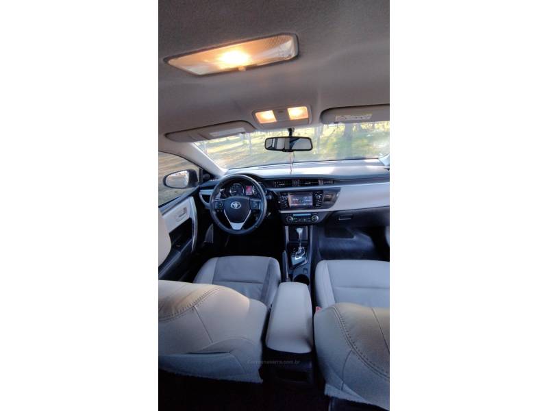 TOYOTA - COROLLA - 2016/2017 - Branca - R$ 92.900,00