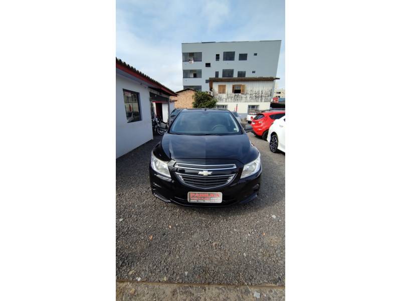 CHEVROLET - ONIX - 2014/2015 - Preta - R$ 43.900,00