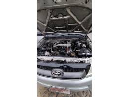 TOYOTA - HILUX - 2010/2010 - Prata - R$ 90.000,00