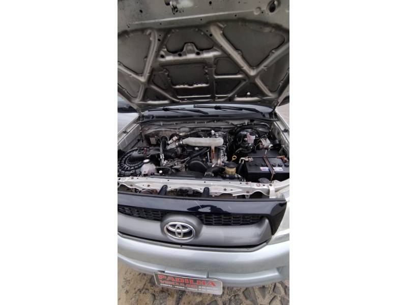 TOYOTA - HILUX - 2010/2010 - Prata - R$ 90.000,00