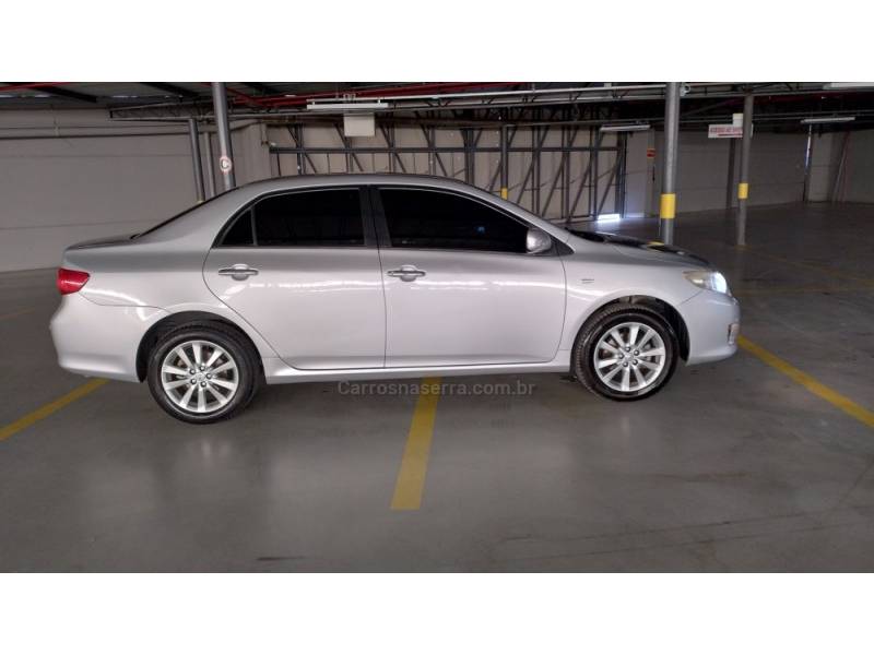 TOYOTA - COROLLA - 2009/2010 - Prata - R$ 58.900,00