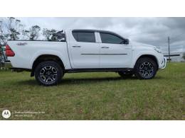 TOYOTA - HILUX - 2020/2020 - Branca - R$ 190.000,00