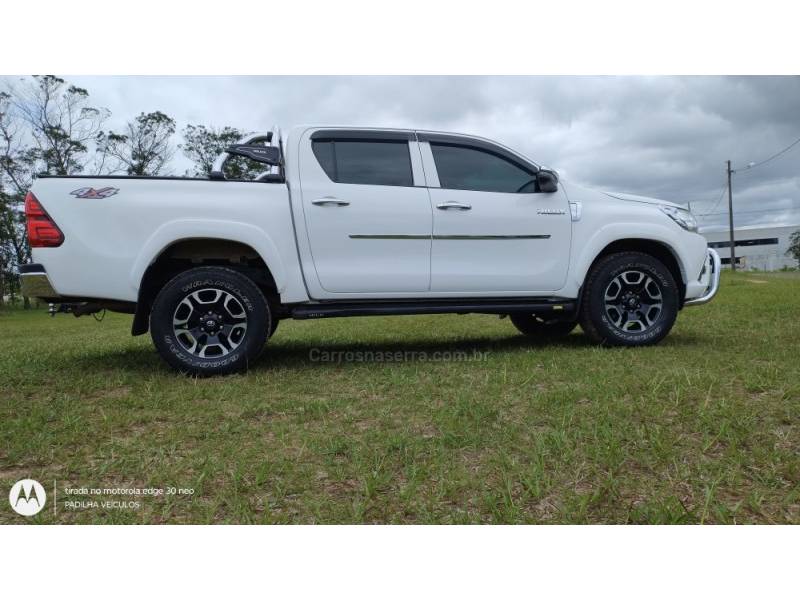 TOYOTA - HILUX - 2020/2020 - Branca - R$ 190.000,00