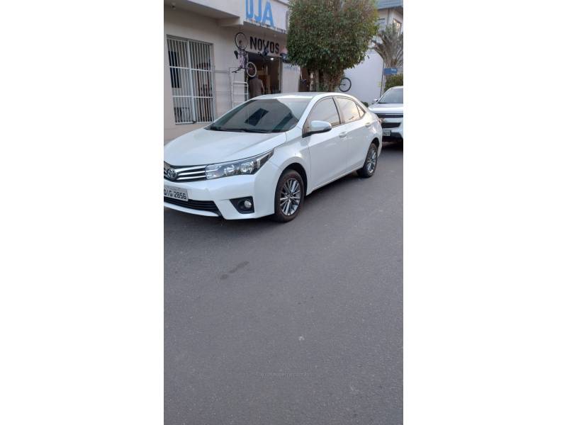 TOYOTA - COROLLA - 2016/2017 - Branca - R$ 92.900,00