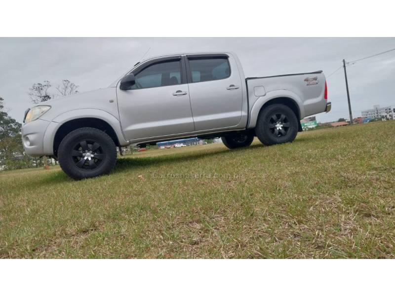 TOYOTA - HILUX - 2010/2010 - Prata - R$ 90.000,00