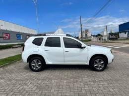 RENAULT - DUSTER - 2015/2016 - Branca - R$ 55.000,00