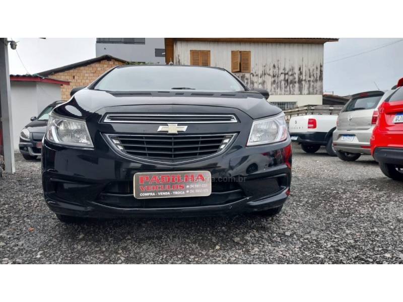 CHEVROLET - ONIX - 2014/2015 - Preta - R$ 43.900,00