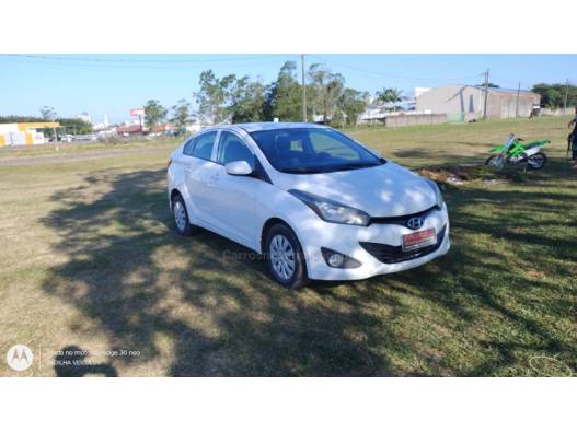 HYUNDAI - HB20S - 2013/2014 - Branca - R$ 48.000,00