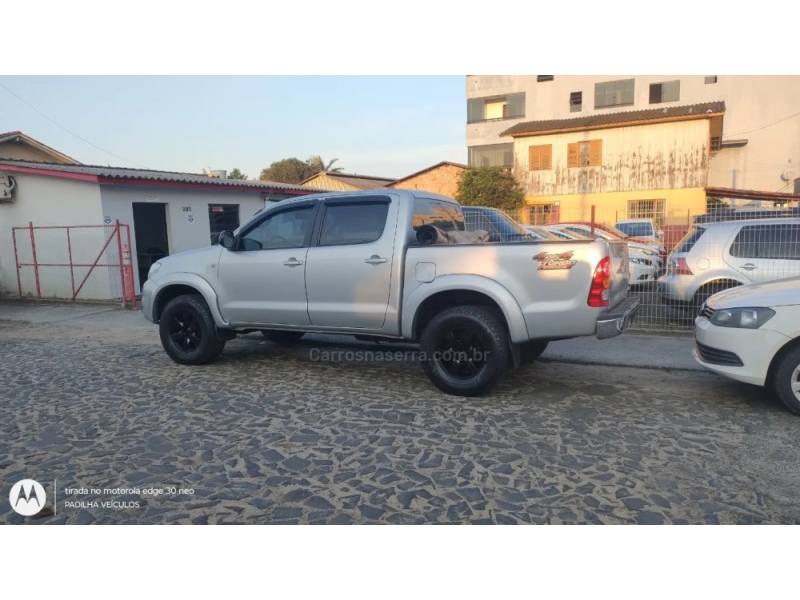 TOYOTA - HILUX - 2010/2010 - Prata - R$ 85.000,00