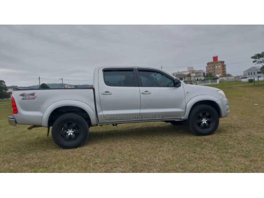 TOYOTA - HILUX - 2010/2010 - Prata - R$ 90.000,00