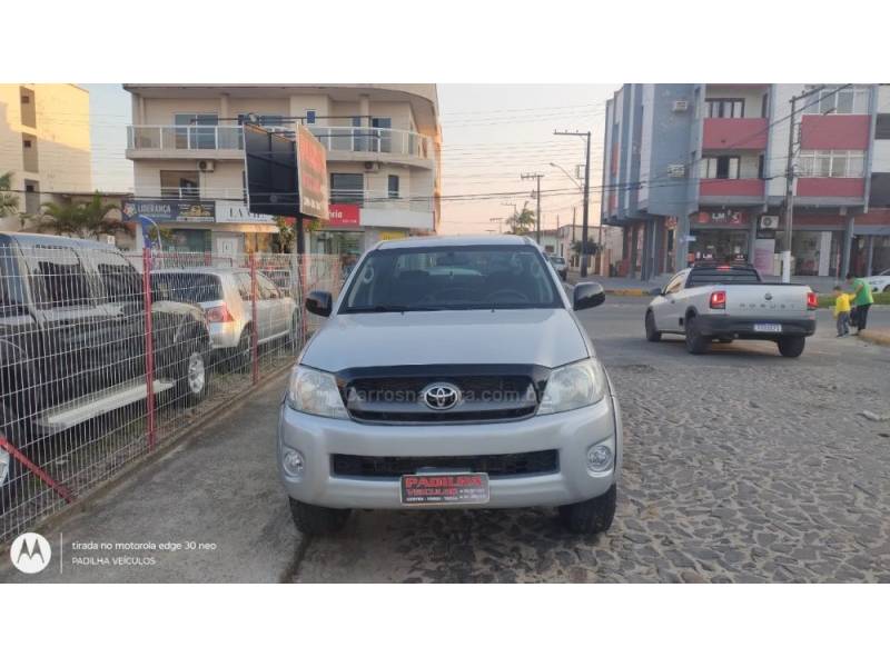 TOYOTA - HILUX - 2010/2010 - Prata - R$ 85.000,00