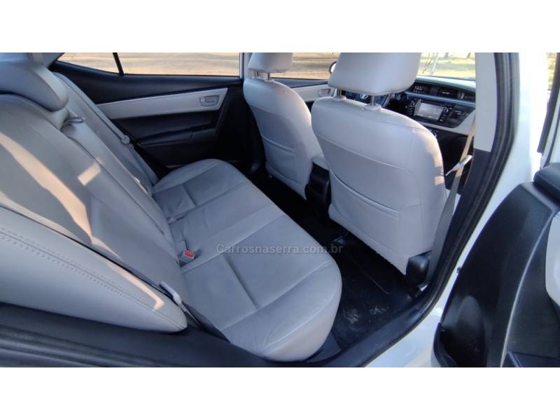 TOYOTA - COROLLA - 2016/2017 - Branca - R$ 92.900,00